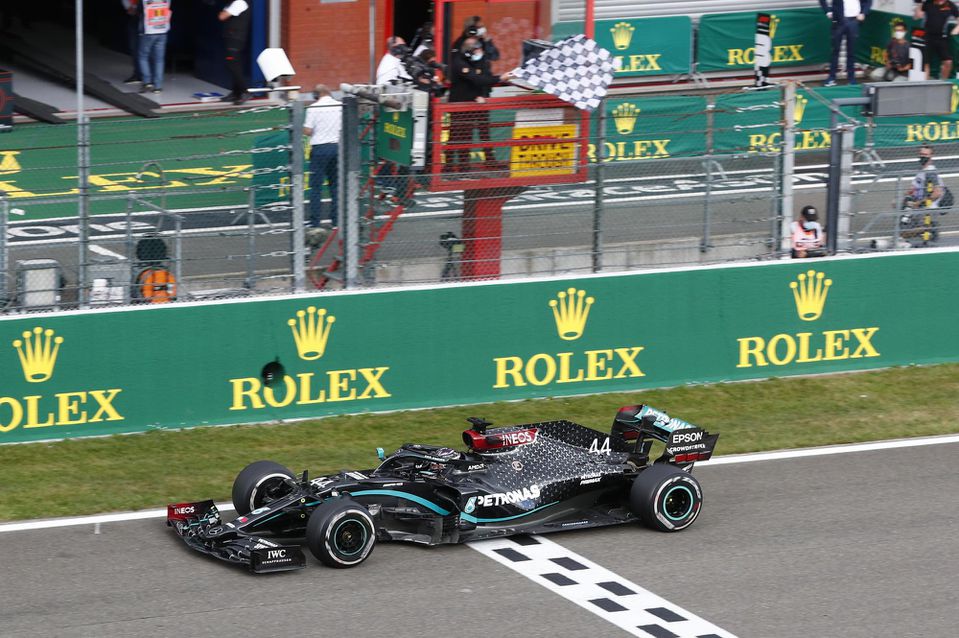 Lewis Hamilton v cieli Veľkej ceny Belgicka 2020.