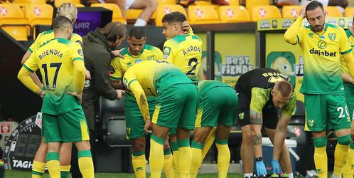 Katastrofa pre Norwich, v poslednom domácom zápase prehra a dve červené karty