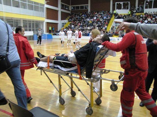 V decembri 2011 si Peter Brunovský pri nešťastnom páde vážne poranil lakeť ľavej ruky a ihrisko opustil na nosidlách