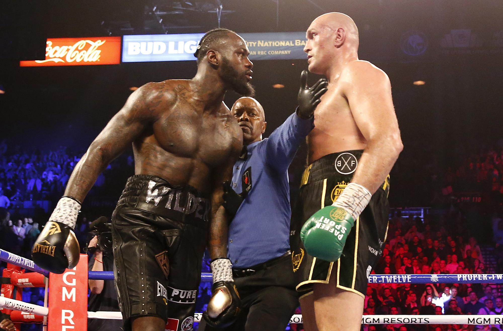 Záber zo zápasu Deontay Wilder vs. Tyson Fury.