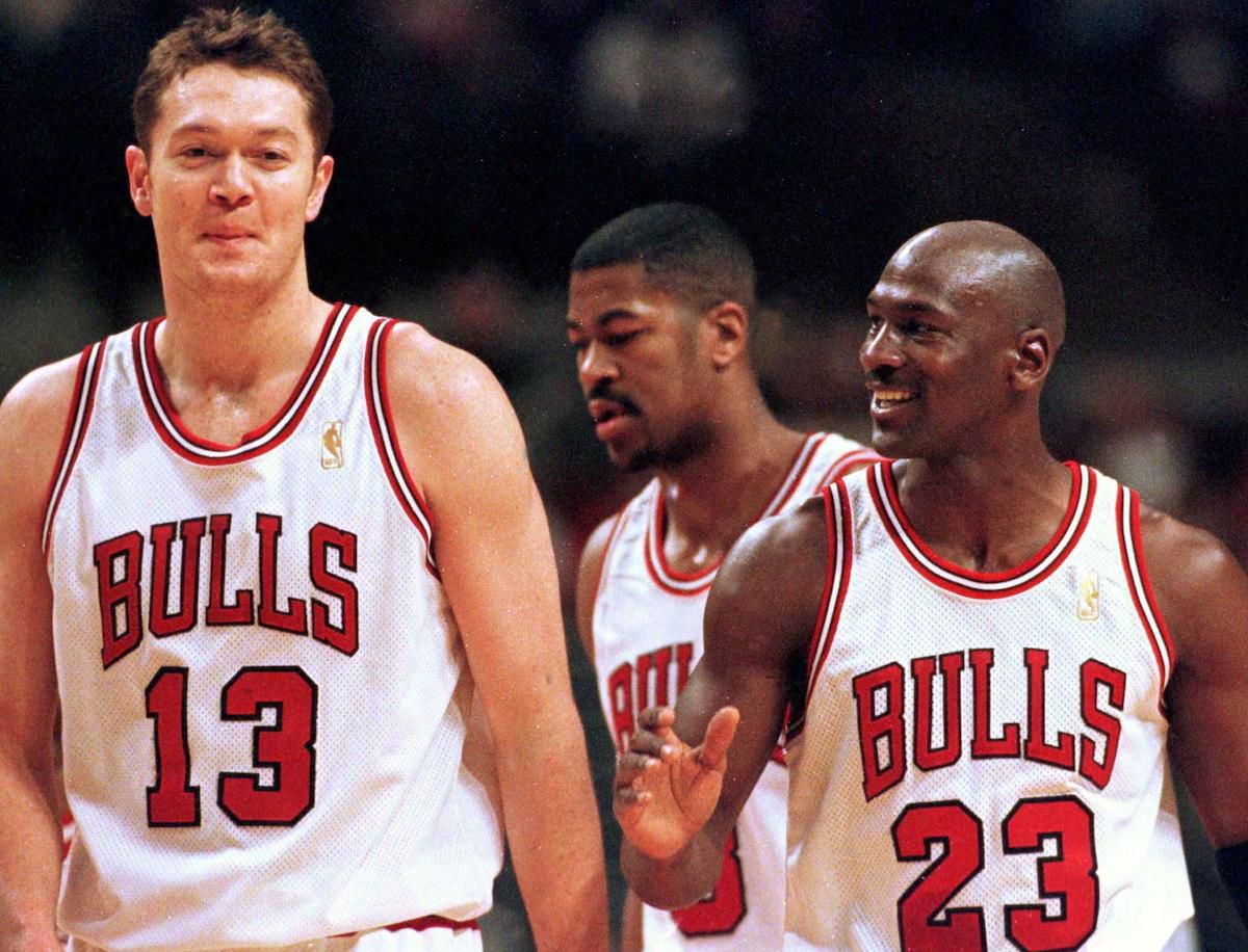 Luc Longley a Michael Jordan.