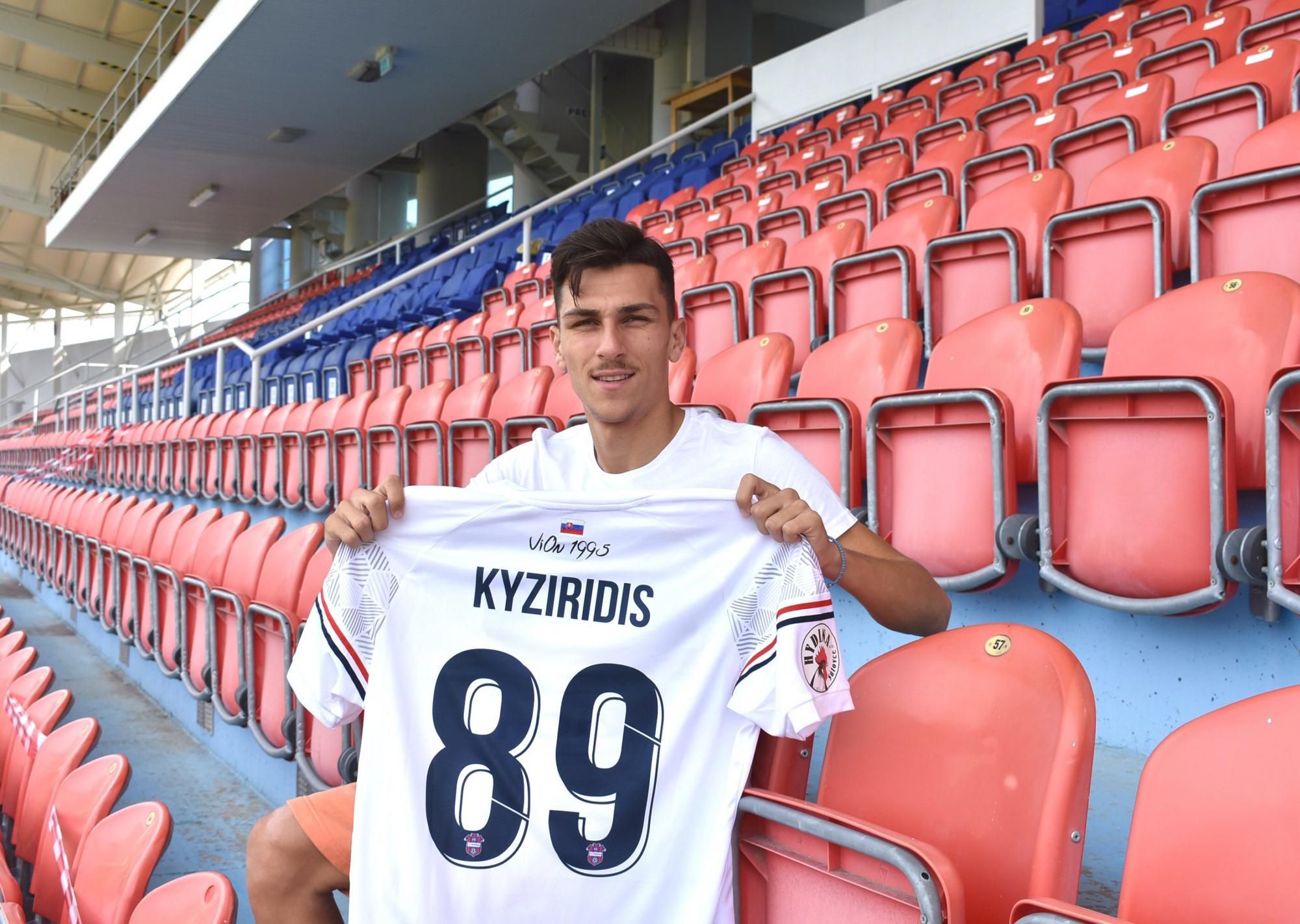 Alexandros Kyziridis s dresom FC ViOn Zlaté Moravce.