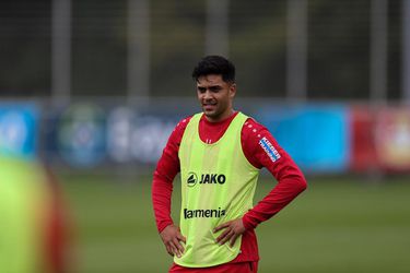 Nadiem Amiri musí zostať v izolácii a nepomôže Leverkusenu v osemfinálovej odvete