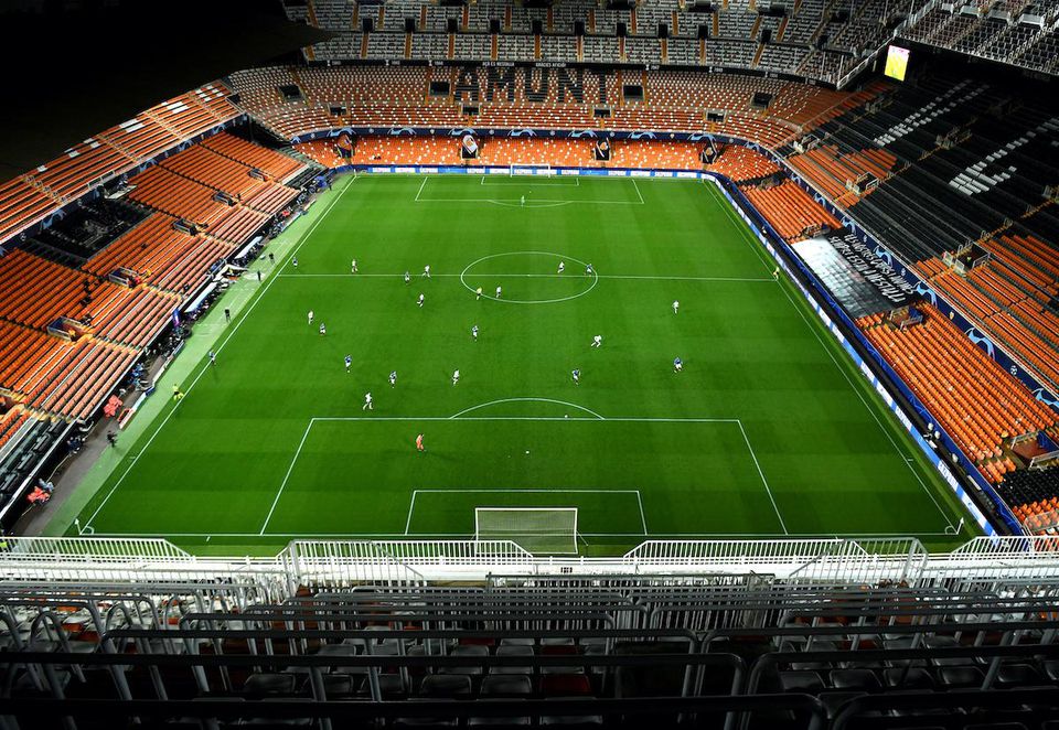 Prázdny štadión počas zápasu Valencia - Atalanta.