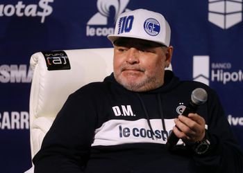 Diego Maradona rozhodol o svojej budúcnosti na ďalšiu sezónu