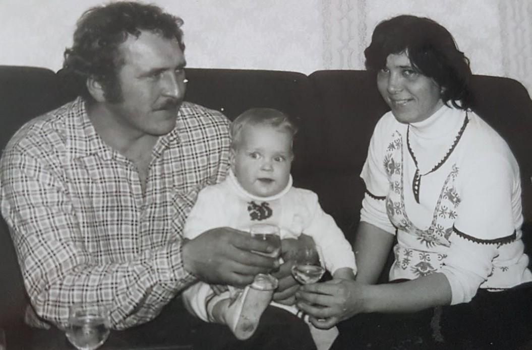 Maličká Veronika Vadovičová s rodičmi