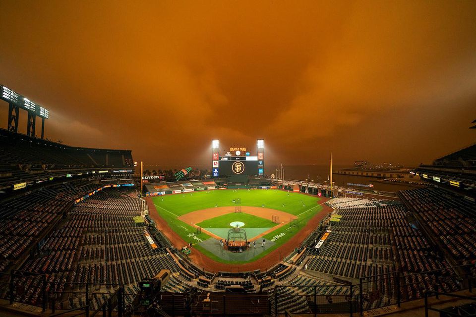 Štadión San Francisco Giants počas požiarov v Kalifornii.