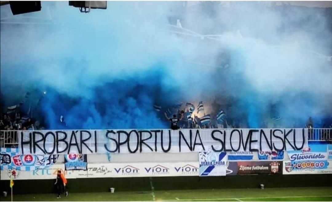 Transparent fanúšikov ŠK Slovan Bratislava.