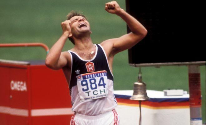 Najslávnejší okamih v atletickej kariére Jozefa Pribilinca: Soul, 23. september 1988 a zlatý cieľ olympijských pretekov v chôdzi na 20 km.