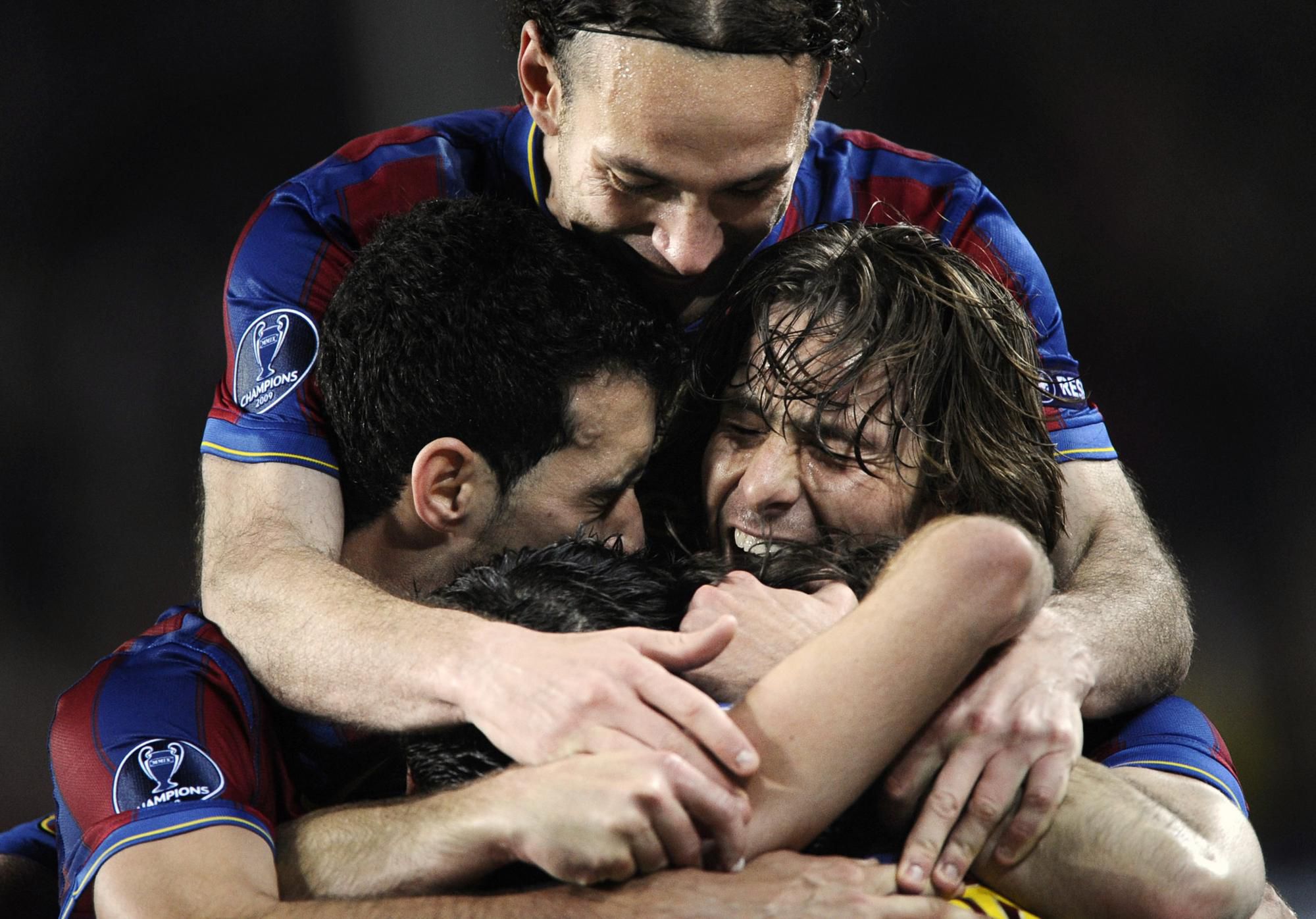 Radosť po góle hráčov FC Barcelona z Ligy majstrov v roku 2010