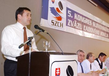 Úspechy s reprezentáciou aj Slovanom, 25 rokov Juraja Širokého v slovenskom hokeji