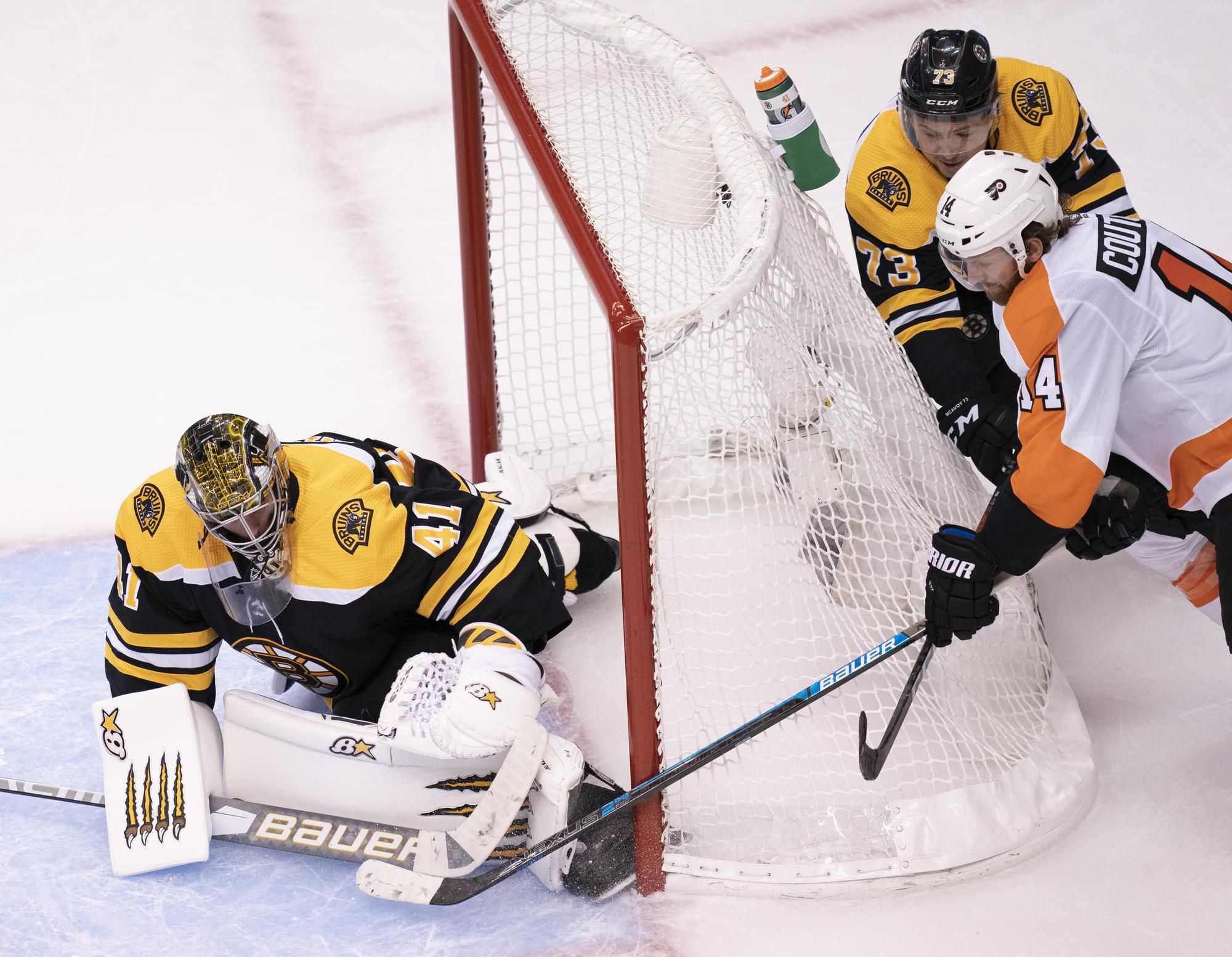 Jaroslav Halák v zápase s Philadelphiou Flyers.