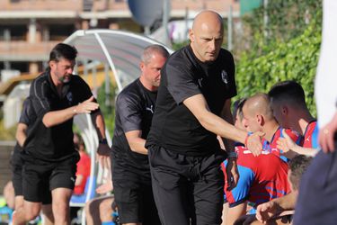 Tréner Guľa a futbalisti Plzne prídu o časť svojich platov