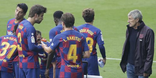 Problémy v šatni FC Barcelona. Hráči ignorujú trénera, ozýva sa zo Španielska