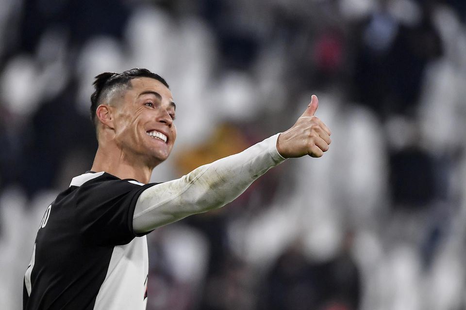 Portugalský útočník Juventusu Cristiano Ronaldo oslavuje gól.