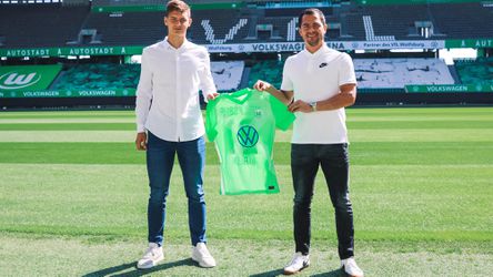 Novou posilou Wolfsburgu sa stal 18-ročný poľský útočník