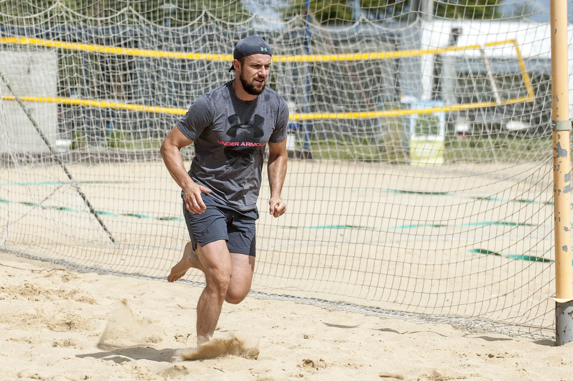 Martin Bakoš sa pripravuje tvrdo v posilňovni aj na piesku.