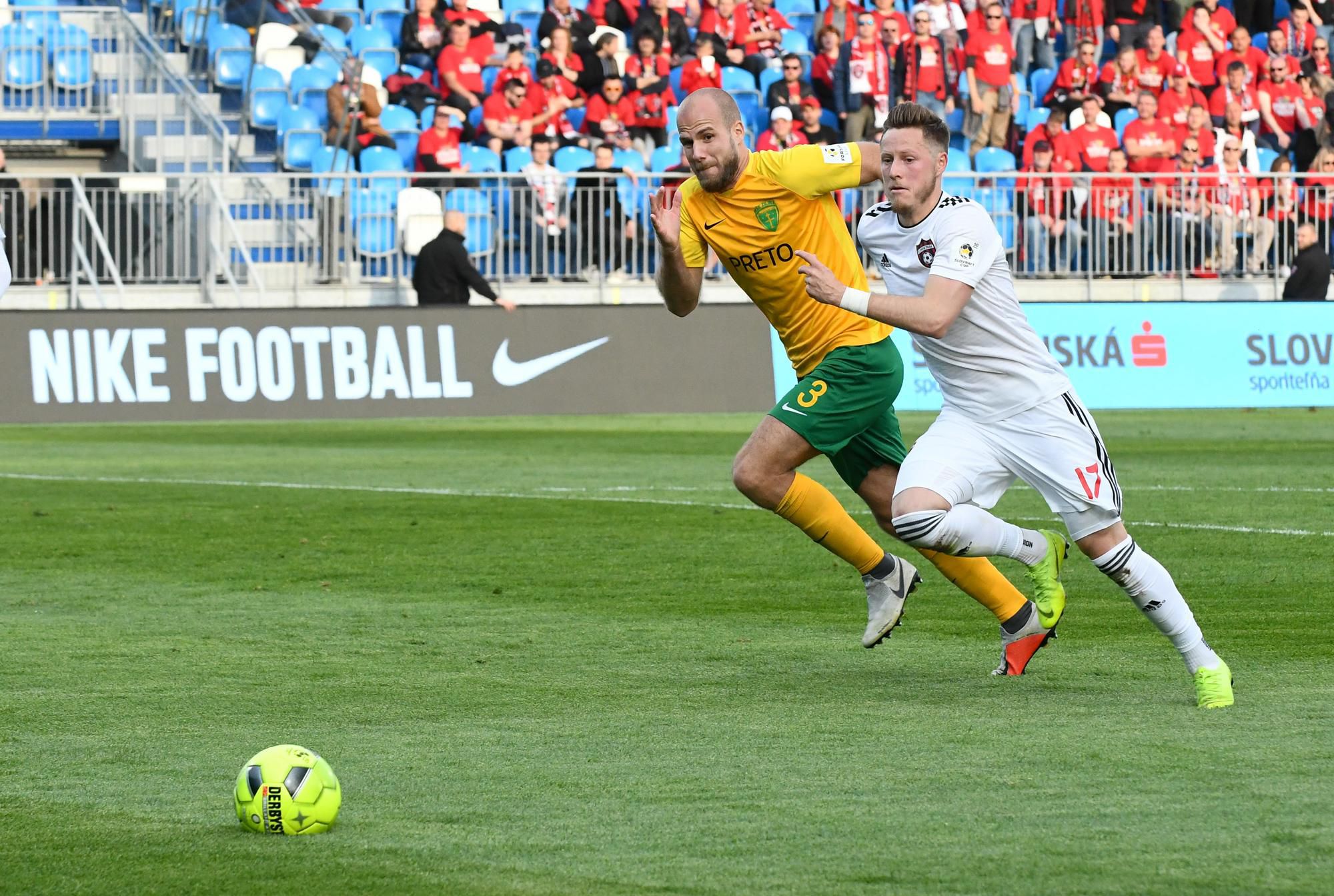 Martin Králik (MŠK ŽIlina) a Fabian Miesenböck (FC Spartak Trnava)