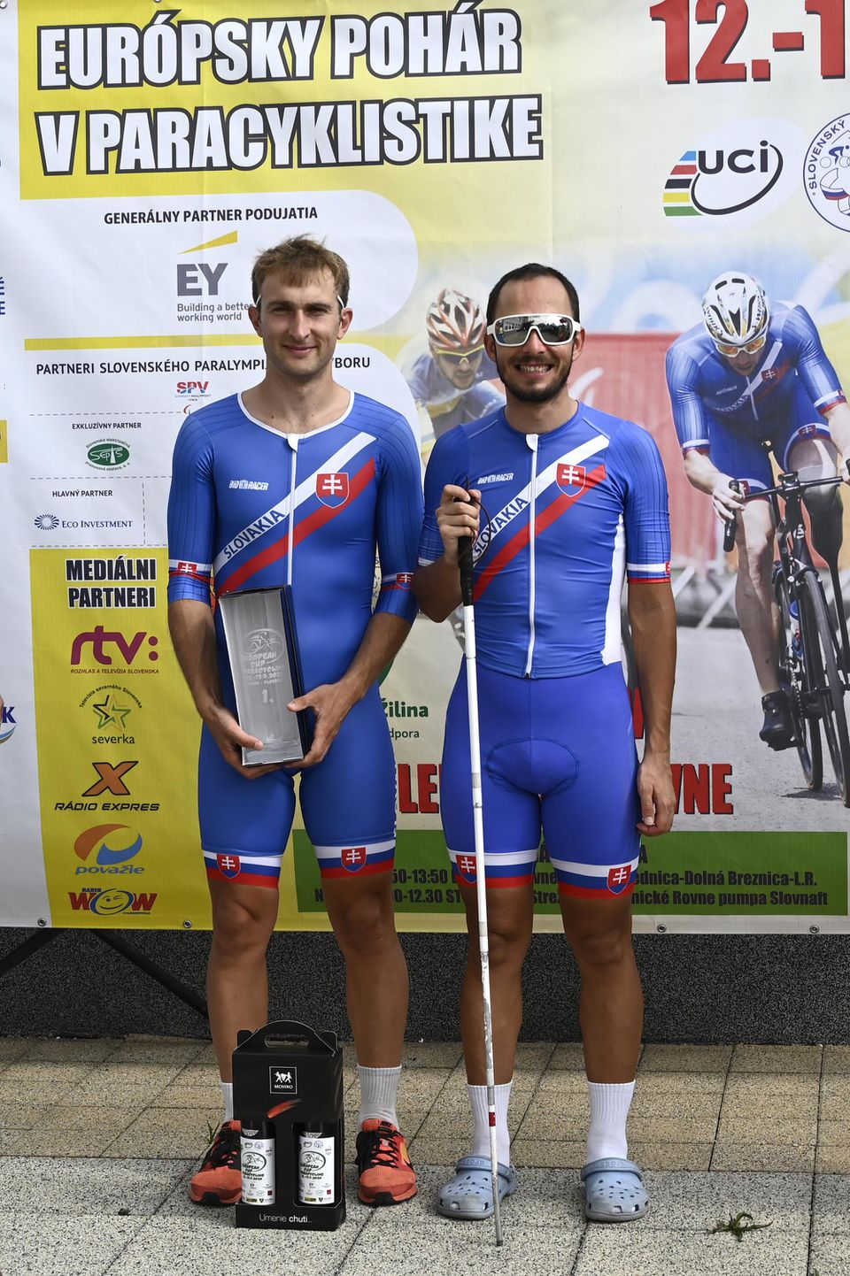 Slovenský paracyklista Juraj Práger (vpravo) a vodič Ján Gallik