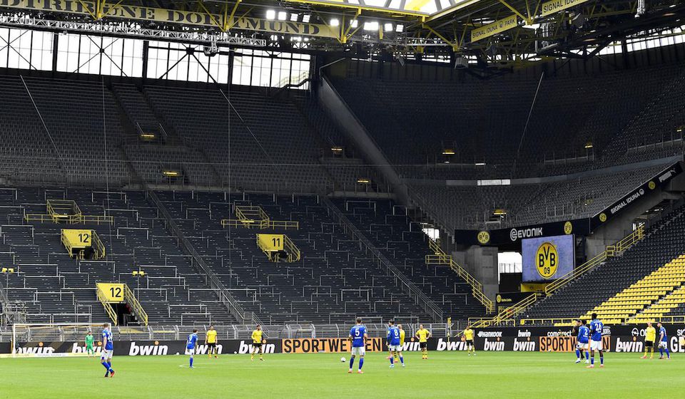 Momentka zo zápasu Borussia Dortmund - Schalke 04