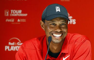 Golf: Woods a Mickelson odohrajú charitatívny turnaj s hráčmi amerického futbalu