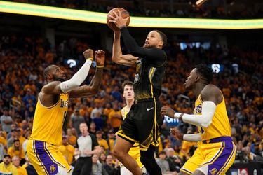 NBA: Knicks vyrovnali sériu, tesná bitka Lakers s Golden State