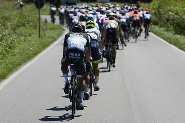 Za poriadnu drinu zaslúžená odmena. Koľko zarobia jazdci na Tour de France?