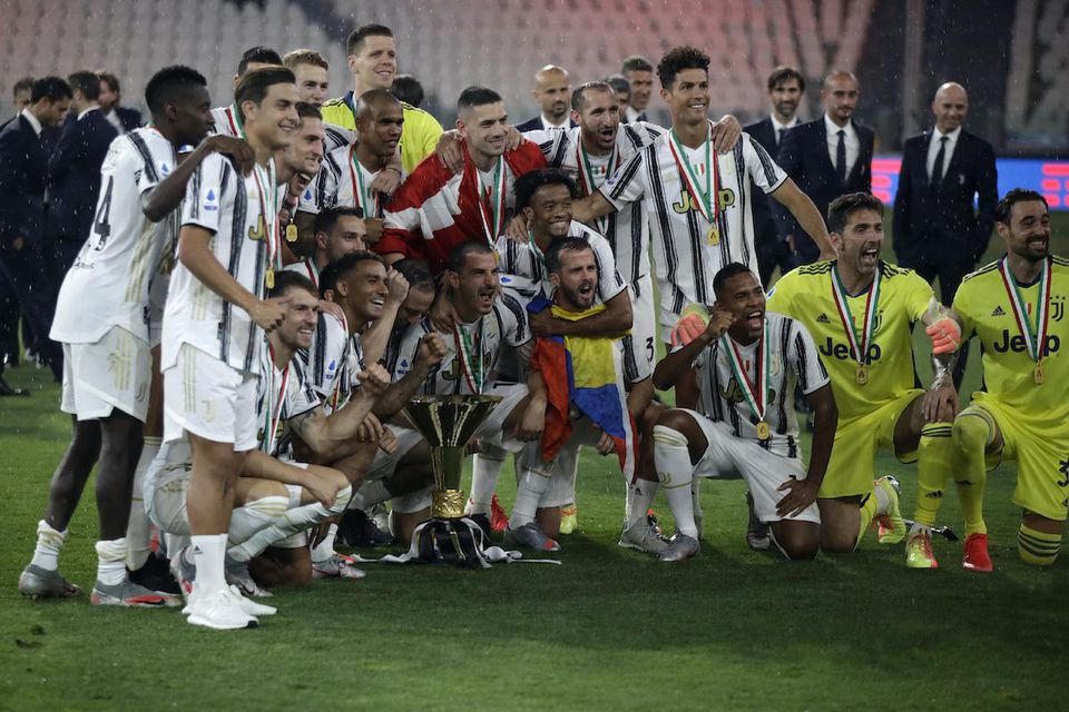 Futbalisti Juventusu Turín počas osláv majstrovského titulu.