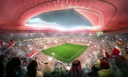 Stavajú veľkolepé štadióny pre MS 2022 v Katare, ale na výplaty čakajú mesiace