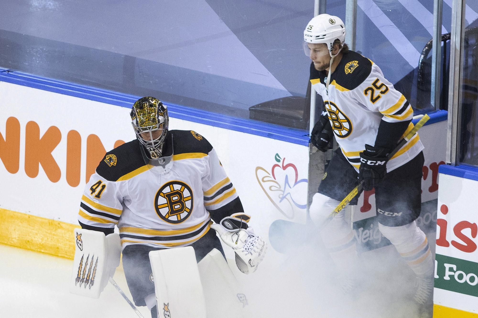 Slovenský brankár Jaroslav Halák z Bostonu Bruins pred zápasom.