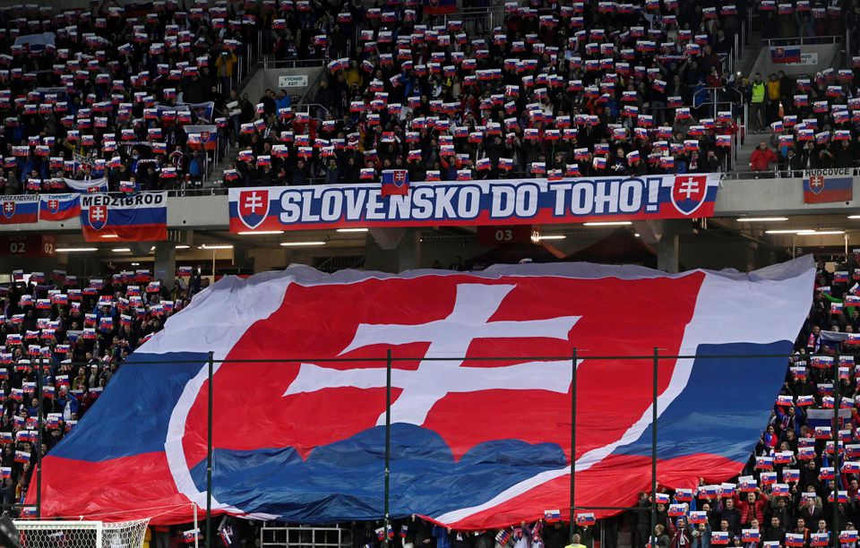 Slovenskí fanúšikovia v zápase Slovensko - Wales