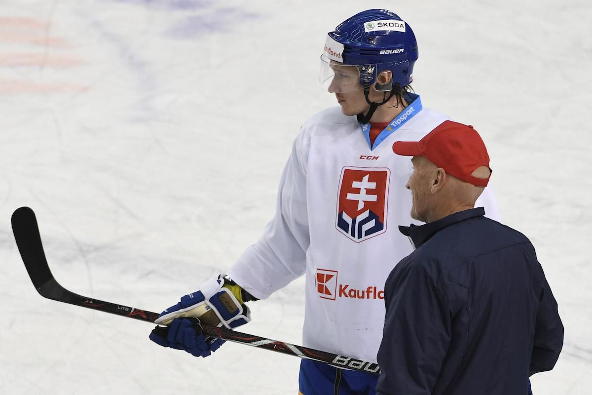 Samuel Buček a Craig Ramsay na tréningu slovenskej hokejovej reprezentácie.