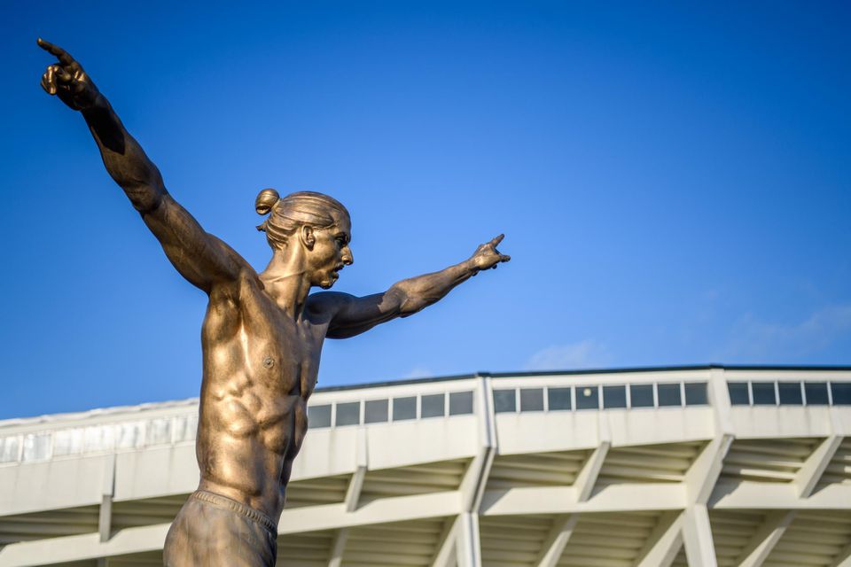Zlatan Ibrahimovič pri odhalení sochy v rodnom Malmö vo Švédsku