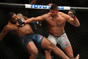 FOTO+UFC Fight Night: Holanďan Overeem zdolal navrátilca Harrisa technickým KO