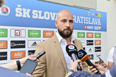Ivan Kmotrík ml. vysvetlil dôvody odvolania trénera, ŠK Slovan má už údajne náhradu za Kozáka
