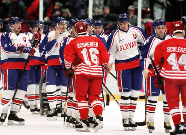 Slovensko po zápase s Kanadou na ZOH v Lillehammeri v roku 1994