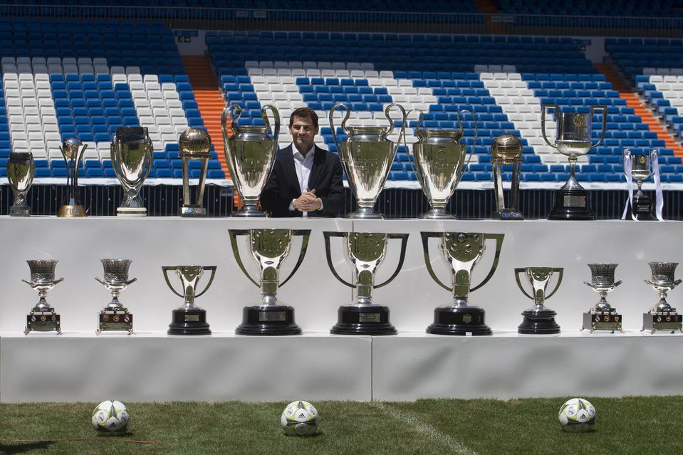 Iker Casillas pózuje s trofejami