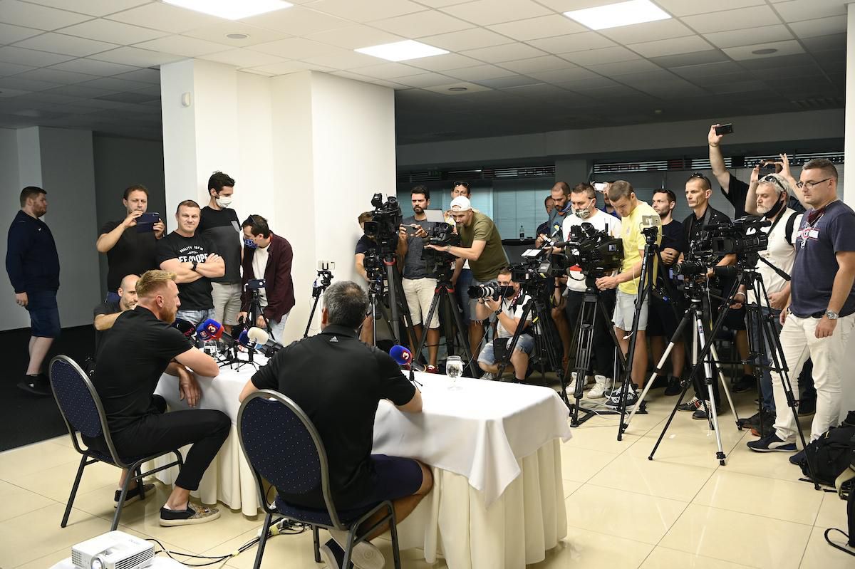 Slovenský hokejista Marián Hossa počas tlačovej konferencie k jeho zvoleniu do hokejovej Siene slávy NHL v kanadskom Toronte.