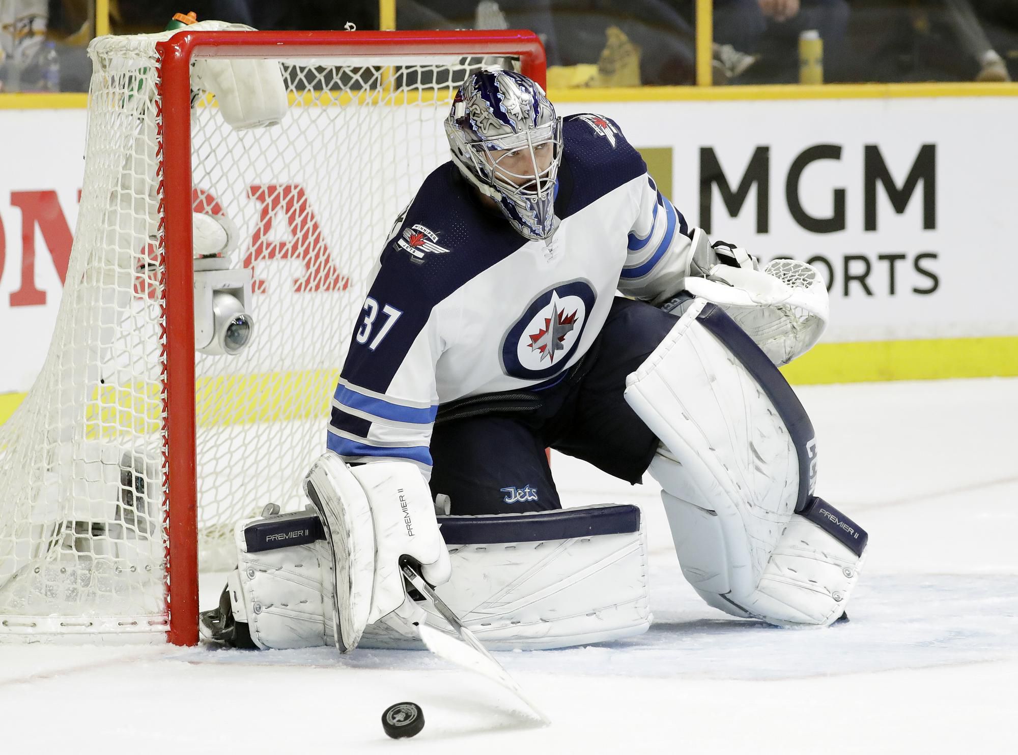 Brankár Winnipegu Jets Connor Hellebuyck.