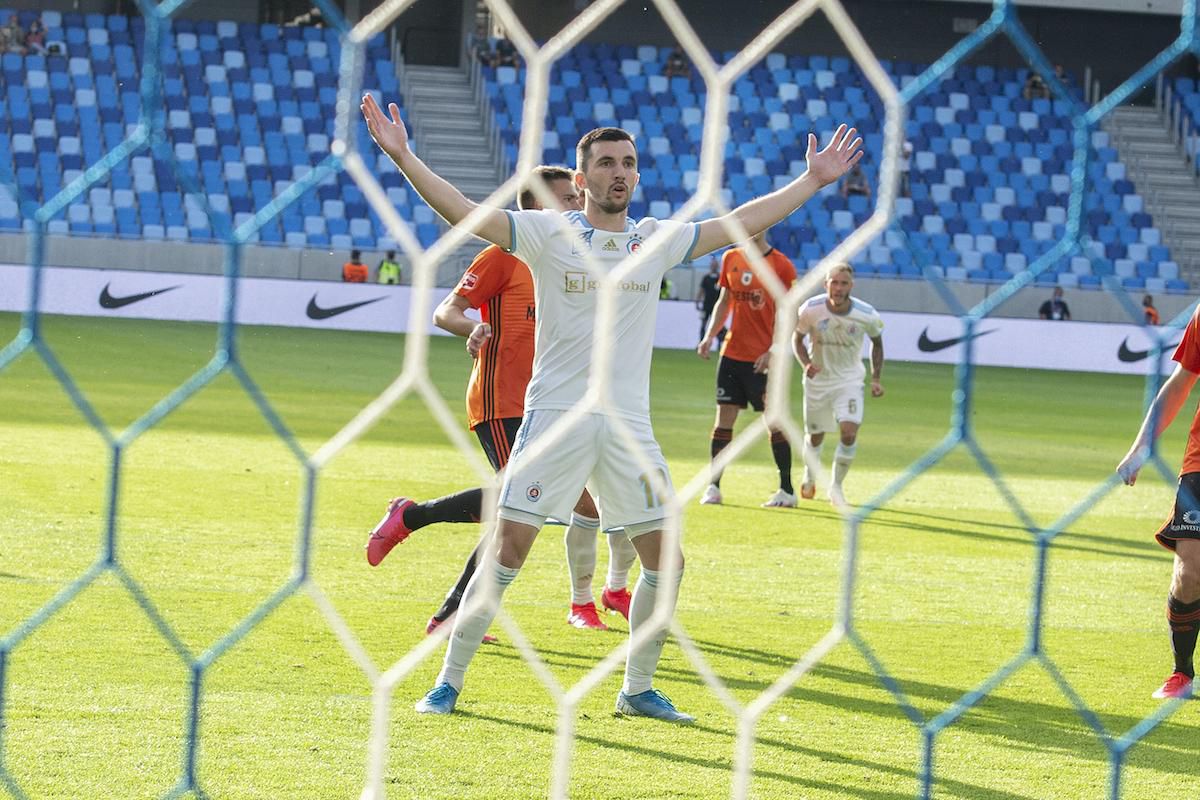 Alen Ožbolt (Slovan) sa raduje po premenení jedenástky.