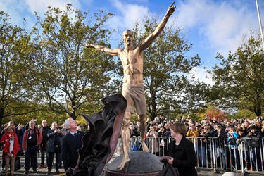 Bronzová socha Ibrahimoviča zostane v Malmö, hlási miestna radnica