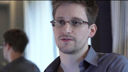 Na obhajobu tvorcu Football Leaks bude vypovedať Edward Snowden