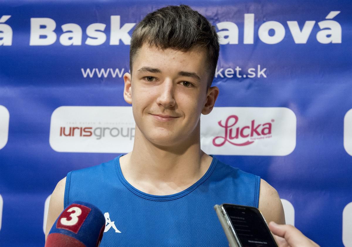 Slovenský basketbalový reprezentant Timotej Malovec.