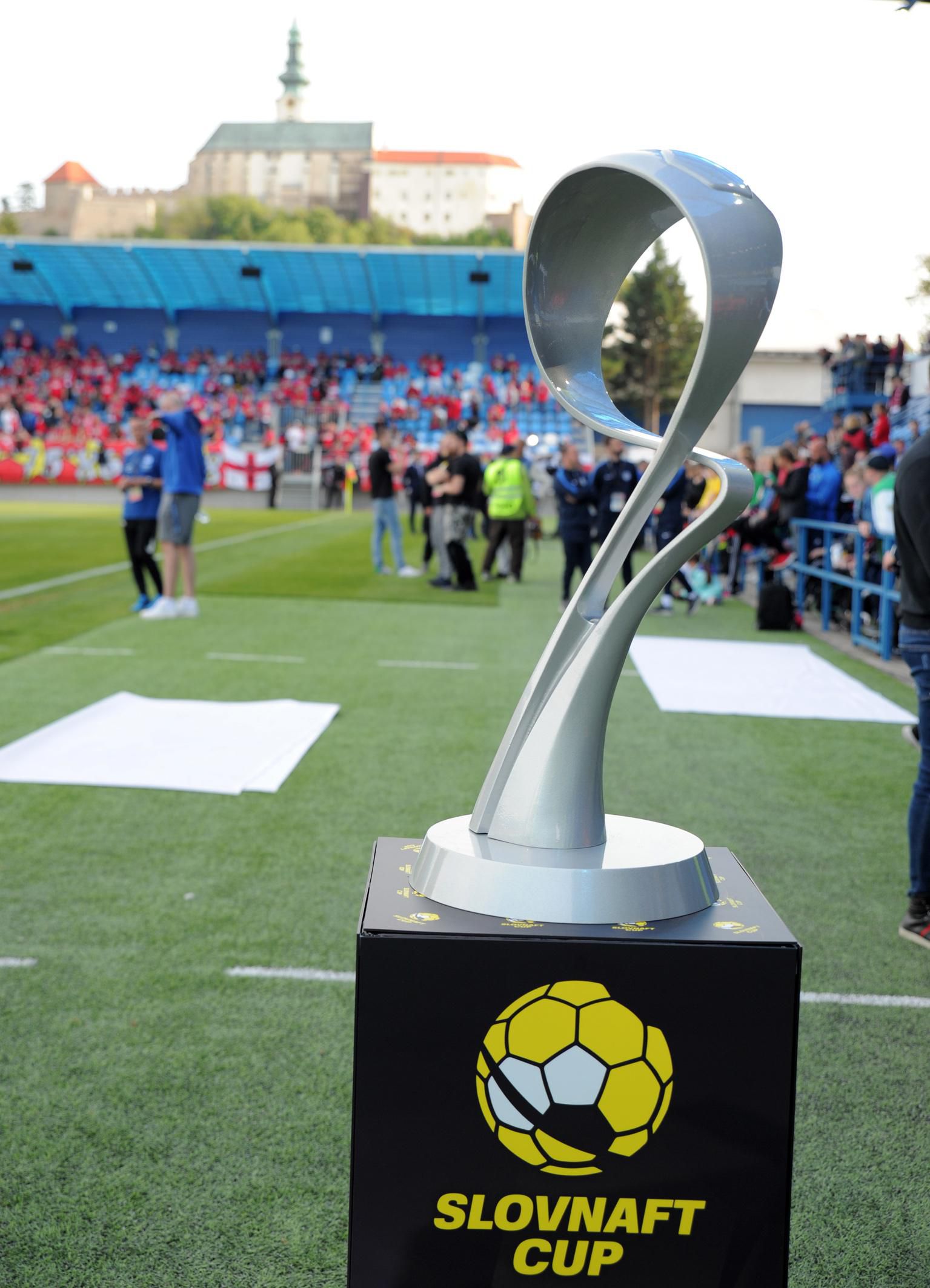 Trofej pre víťaza finálového zápasu Slovnaft Cup.