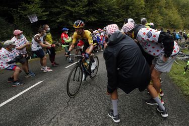 Fanúšikovia môžu zruinovať Tour de France. Cyklistov testujú, kto bude pozitívny, pôjde domov