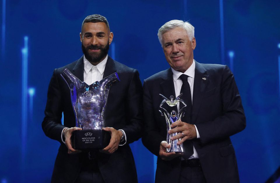 Karim Benzema a Carlo Ancelotti s oceneniami od UEFA