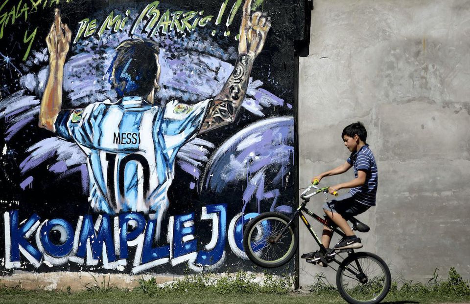 Puličný portrét Lionela Messi v argentínskom meste Rosario.