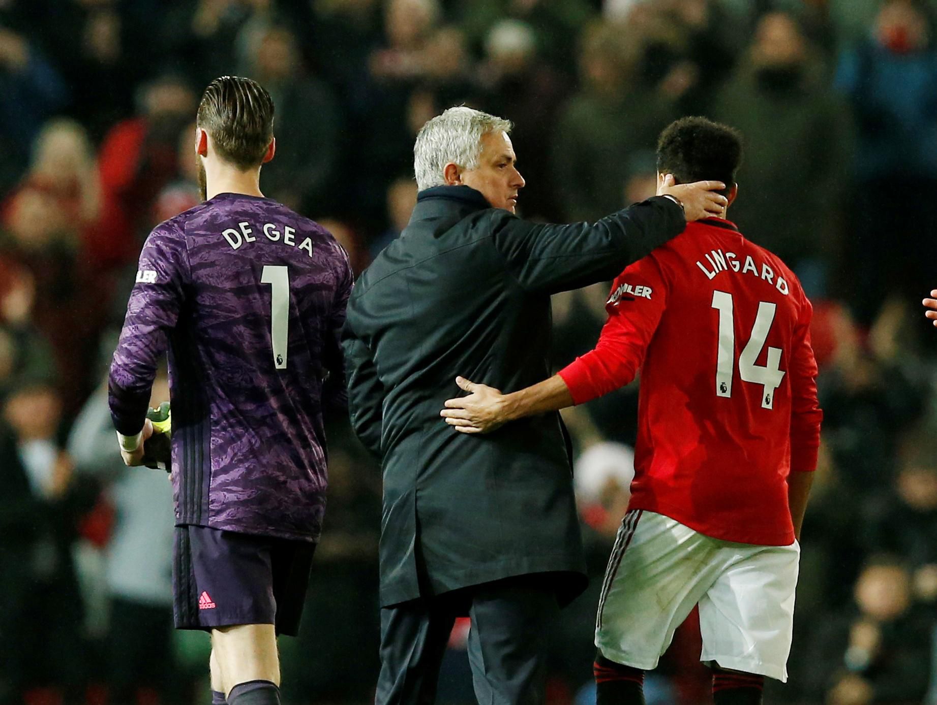 José Mourinho sa po zápase zdraví so svojimi bývalými zverencami