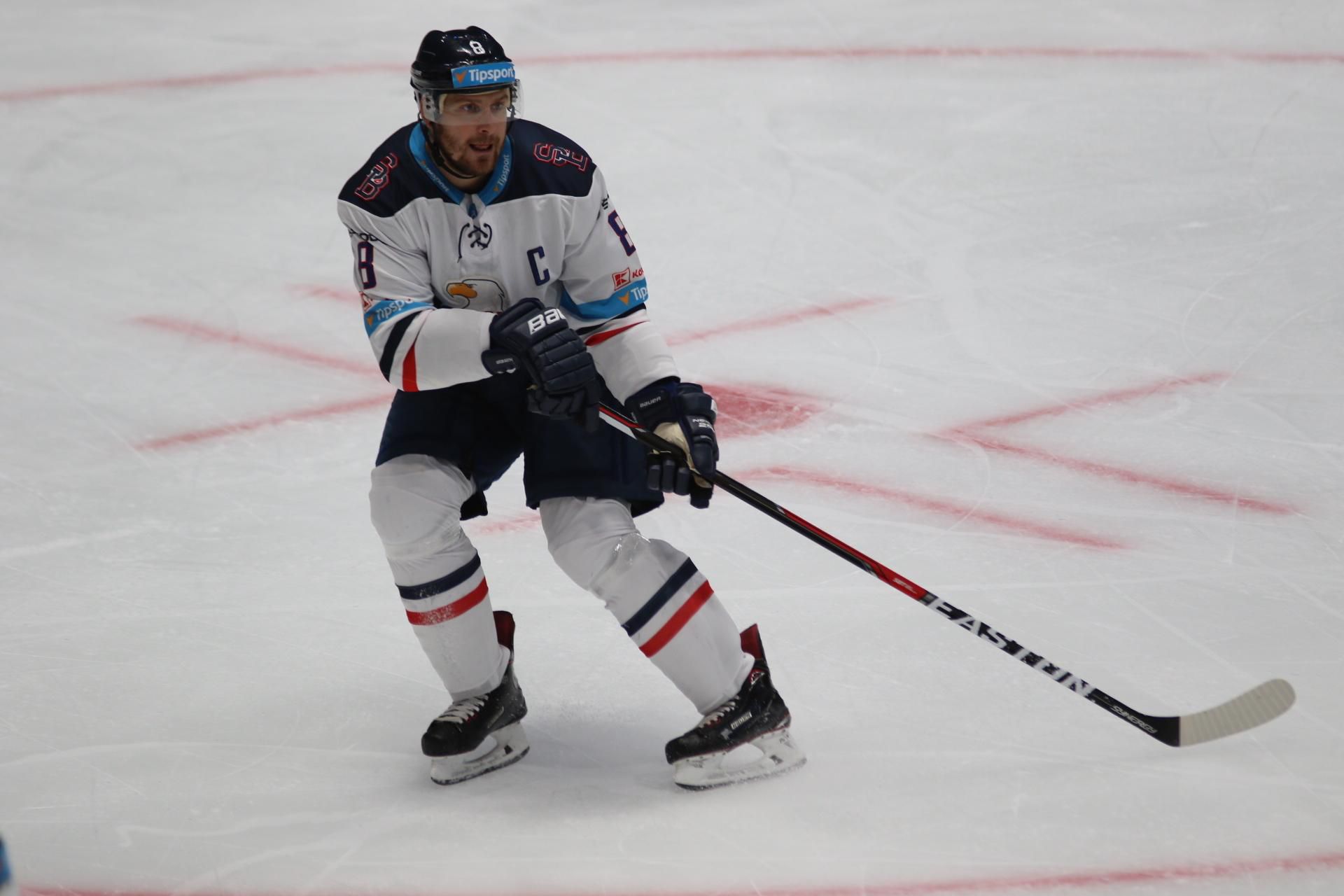 Michal Sersen počas zápasu HC Slovan Bratislava - HC '05 Banská Bystrica.