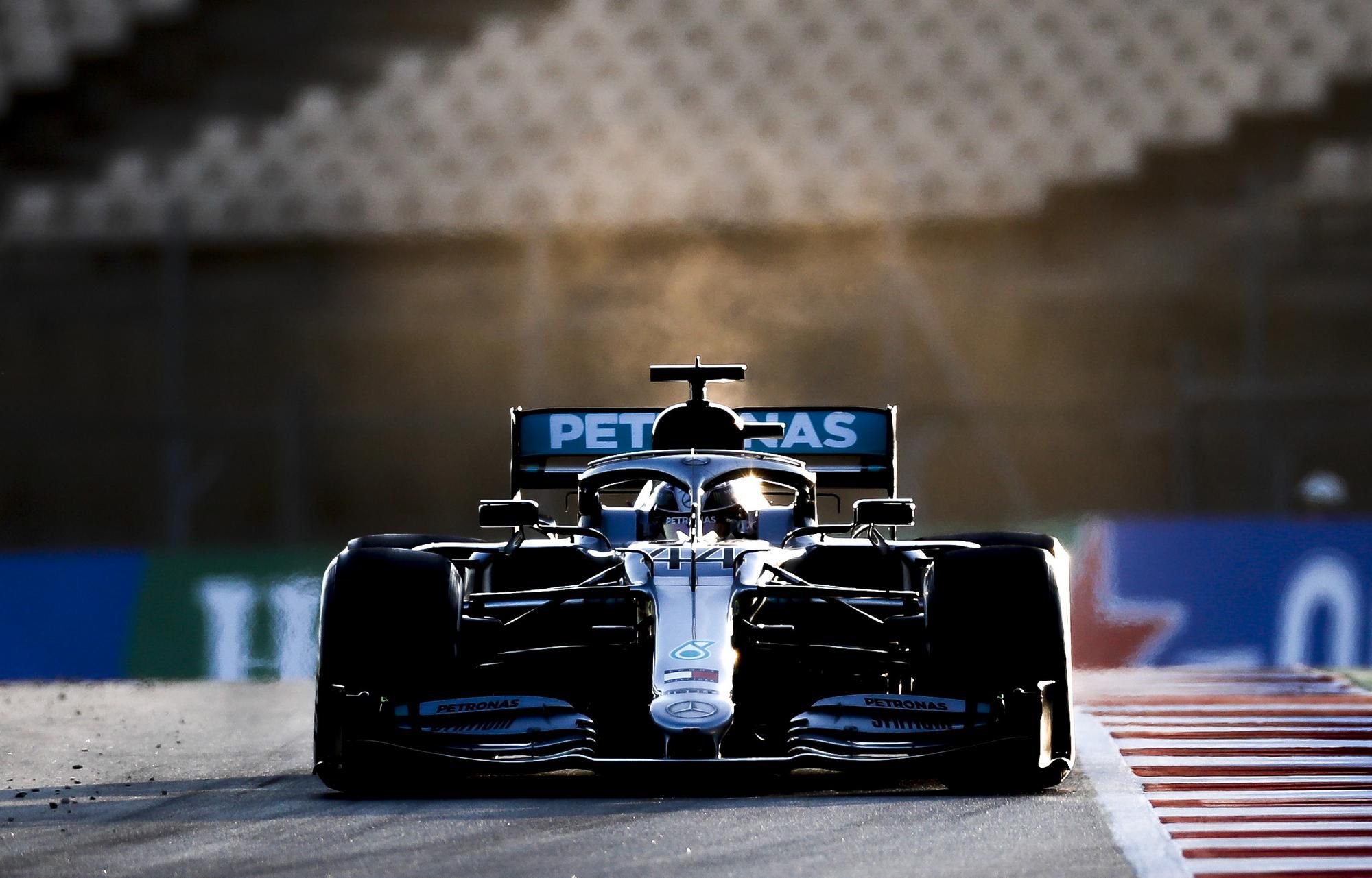 Lewis Hamilton počas predsezónnych testov.